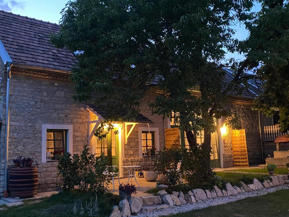 Erdős Vendégház Pécsely Exterior foto